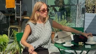 Soy editora de moda y sé que podré pasar todo el verano con estos 8 tops fresquitos, versátiles y económicos de Zara y Mango