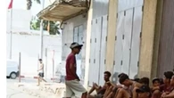 Jóvenes marroquíes se concentran en la frontera con Melilla en un intento de llegar a España