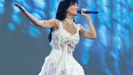 Ella es Alba Melendo, la estilista que ha convertido a Aitana en la reina del pop español sobre el escenario