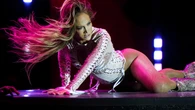 Jennifer López, ‘atacada’ por un bicho en un concierto ante los gritos de sus fans