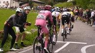 Isaac Del Toro sufre, resiste, gana en Bormio y es más líder del Giro