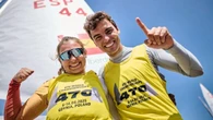 Jordi Xammar y Marta Cardona, campeones del mundo de la clase 470 de vela un mes después de ser campeones de Europa