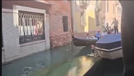 Una góndola vuelca y sumerge a varios turistas en las aguas de Venecia, en un vídeo que se ha vuelto viral