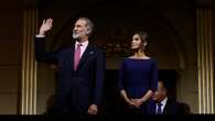 Noche de ópera para los Reyes en Bilbao: estos son los lookazos que se ha marcado la Reina Letizia en esta cita