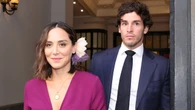 Tamara Falcó tenía que llevarse este look hippie a Maldivas: camisa de firma francesa + falda de flores