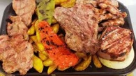 “Elegiste ser vegano y venir a una parrilla”: la respuesta viral del dueño de una parrillada a una crítica en internet