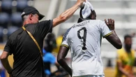 Lo nunca visto: los suplentes del Dortmund ven el partido contra el Mamelodi por tv en el vestuario huyendo del calor