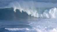 Emotiva victoria en el nacional de surf, un australiano de 71 años: compite en honor a su nieta fallecida