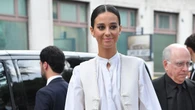 Victoria Federica presume de bronceado con este 'total look' en blanco junto con las sandalias planas virales de Zara