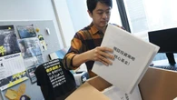 Un político hongkonés que se enfrentaba a una orden de detención en China consigue asilo político en Australia y pide ayuda: "Debe hacer más"
