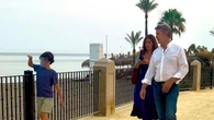De Feijóo en las Rías Baixas a Elías Bendodo en Málaga: así es el descanso del pepero (con un ojo en La Mareta y sin esconderse)