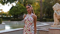 Si quieres ser la invitada perfecta en agosto (y presumir de bronceado) necesitas el look joya que Rocío Osorno ha diseñado
