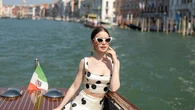 Muere el asistente de dirección de Emily en París mientras rodaban la serie en su natal Venecia en Italia