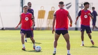 Gavi, que esta vez empieza la temporada desde el principio, se lo pone difícil a Flick en el exigente centro del campo del Barcelona
