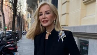 Solo Carmen Lomana puede llevar leggings de la forma más elegante con la blazer entallada más tendencia
