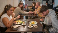 Se hace viral una costumbre muy española al comer fuera: en otros lugares no es lo normal