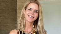 Estamos seguras de que Amelia Bono va a agotar los pantalones fluidos de Zara que se ha llevado a Marbella