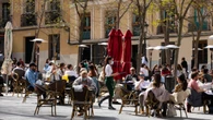 Un cliente critica la actitud de los camareros de un bar y recibe una dura respuesta: “Solo falta darnos latigazos”
