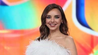 Así ha sido la evolución de Chenoa a sus 49 años: desde el chándal más viral hasta sus impolutos vestidos