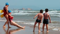 Catador de helados, probador de playas... Estos son los empleos más "random" de este verano