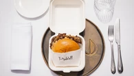 Día de la Hamburguesa: Dani Brasserie y Pink’s lanzan una edición limitada de la icónica Rossini con actitud smash