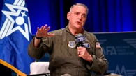 Mike Minihan, general de los Estados Unidos, lanzó una predicción sobre una guerra este año: "Espero estar equivocado. Mi instinto me dice que lucharé en 2025"