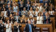 Gritos de "manos arriba, esto es un atranco" en el Congreso para pedir que Sánchez comparezca