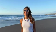 Solo necesitamos el pantalón rosa pijamero de Sara Baceiredo para sumarnos a la tendencia más icónica del momento