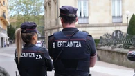 Grave susto en Bilbao: se baja del coche para hablar con la Ertzaintza y acaba atropellada por su propio vehículo