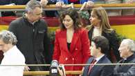 El traje rojo que Ayuso ha llevado a los toros es perfecto para la comida de empresa de Navidad