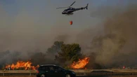 ¿Qué debo hacer si me encuentro con un incendio en la carretera?