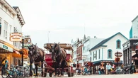 Esta es la isla estancada en el pasado que tiene prohibido el paso a los coches: 600 habitantes y 600 caballos