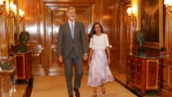 Es oficial, la Reina Letizia ha cambiado las zapatillas por las sandalias planas joya que todas queremos meter en nuestra maleta de vacaciones