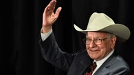 El legendario Warren Buffett se retirará como el ejemplo del éxito estadounidense