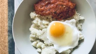 Los huevos fritos no suben el colesterol sino que pueden bajarlo, según un estudio