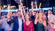 Paula Echevarría reina en Marbella para celebrar su 47 cumpleaños con un vestido que adelanta todas las tendencias de invitada de otoño