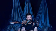 Julius se rodea del mejor pescado, literalmente