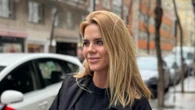 El look de Amelia Bono para celebrar el Día de la Madre 2025: cazadora bomber de Zara y jeans blancos