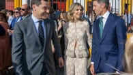 Madres de comunión 2025: No vais a querer vestidos después de ver el conjunto de crochet más elegante que Manuela Villena lleva en la Feria de Abril