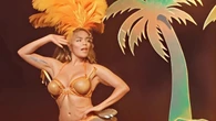 Karol G se viste como Estela Reynolds para promocionar su nuevo disco