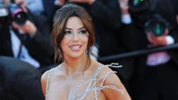Olvídate de los tacones: estos son los trucos que utilizan las famosas como Eva Longoria o Selena Gómez para parecer más altas