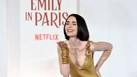 El espectacular vestido dorado de Lily Collins en Roma que 'Emily in Paris' nunca llevaría