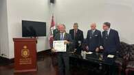 Ricardo Alonso recibe el título de Doctor Honoris Causa por la Universidad Mayor de San Simón