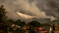 Galicia arde: sigue activo el incendio de Vilardevós y Ponteceso registra 3 fuegos