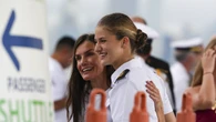 La razón por la que el Rey Felipe VI no viajó con la Reina Letizia para ver a la princesa Leonor: "Berenjenal diplomático"