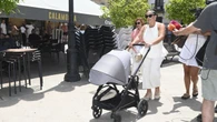 Madres de comunión, así es el 'total look white' con el que Anabel Pantoja ha acertado de lleno en la comunión de la hija de su primo Kiko Rivera