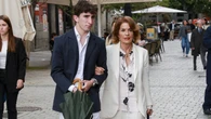 Ana Botella presume de nieto como abuela orgullosa con el traje blanco más tendencia para una noche de ópera