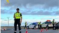 Se tira del coche en marcha porque el conductor no tenía carnet y era perseguido por la Guardia Civil