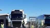 Reino Unido castiga con más de 35 millones de libras en multas a transportistas por llevar migrantes ocultos… aunque ellos no lo supieran