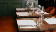 Un francés se gasta 100.000 euros en un restaurante y la cuenta incendia las redes: "Podría haber invitado al café"